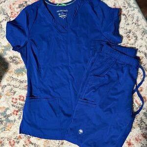 Women's healing hands scrub set